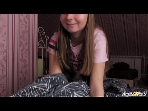❤️ Blondina îi suge adânc prietenei ei și primește spermă în gură ☑ at ro.sex00.top ❌